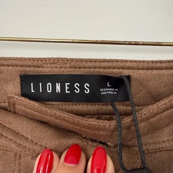 Lioness Tan Suede Mini Skirt❤️ - Picture 4 of 4
